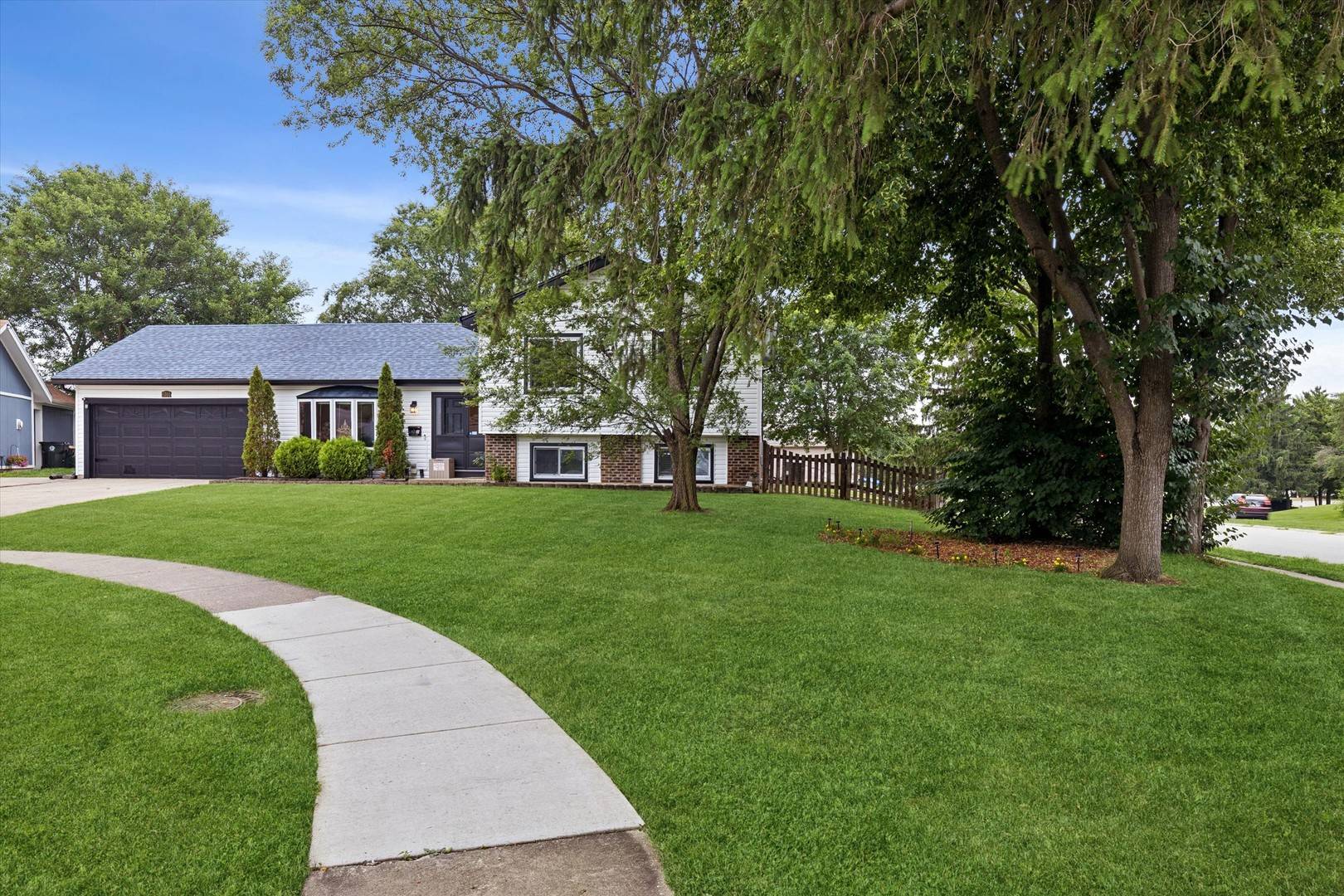 5701 Bedford CT, Hanover Park, IL 60133