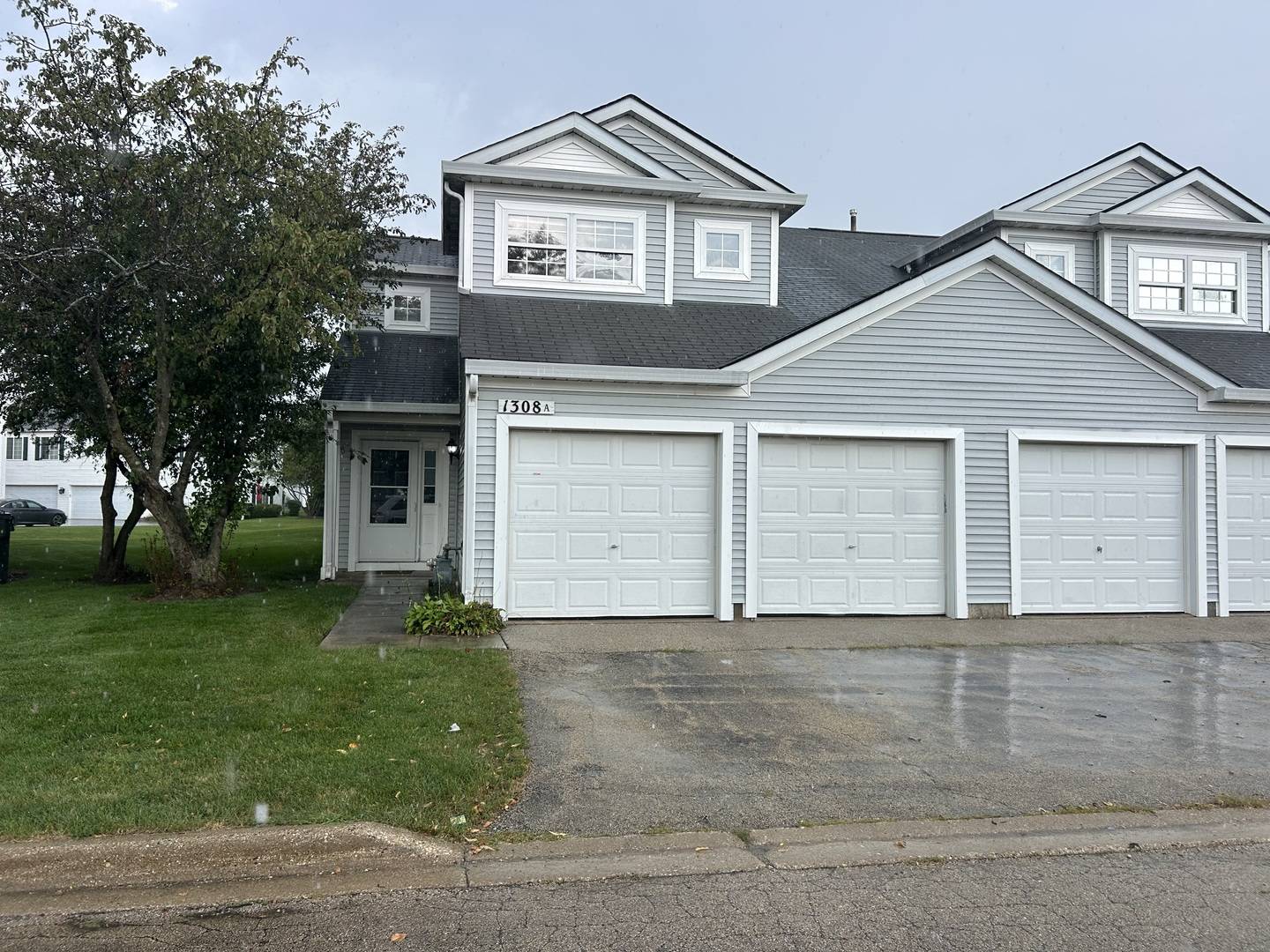 1308 Jenna DR #A, South Elgin, IL 60177