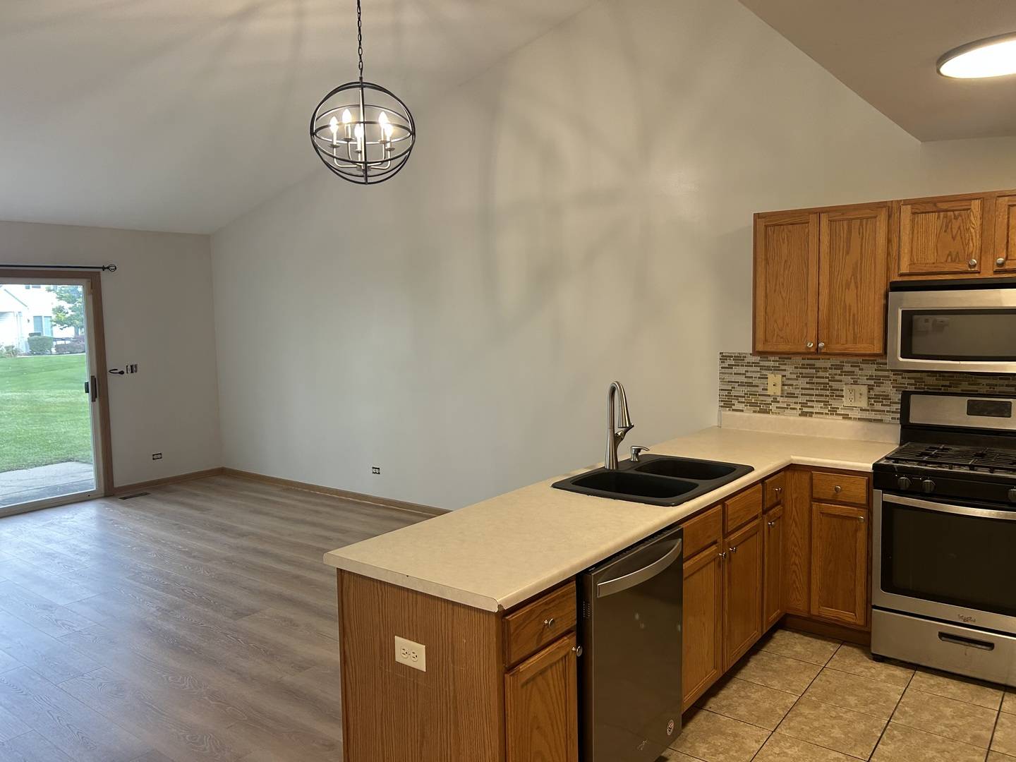 1308 Jenna DR #A, South Elgin, IL 60177