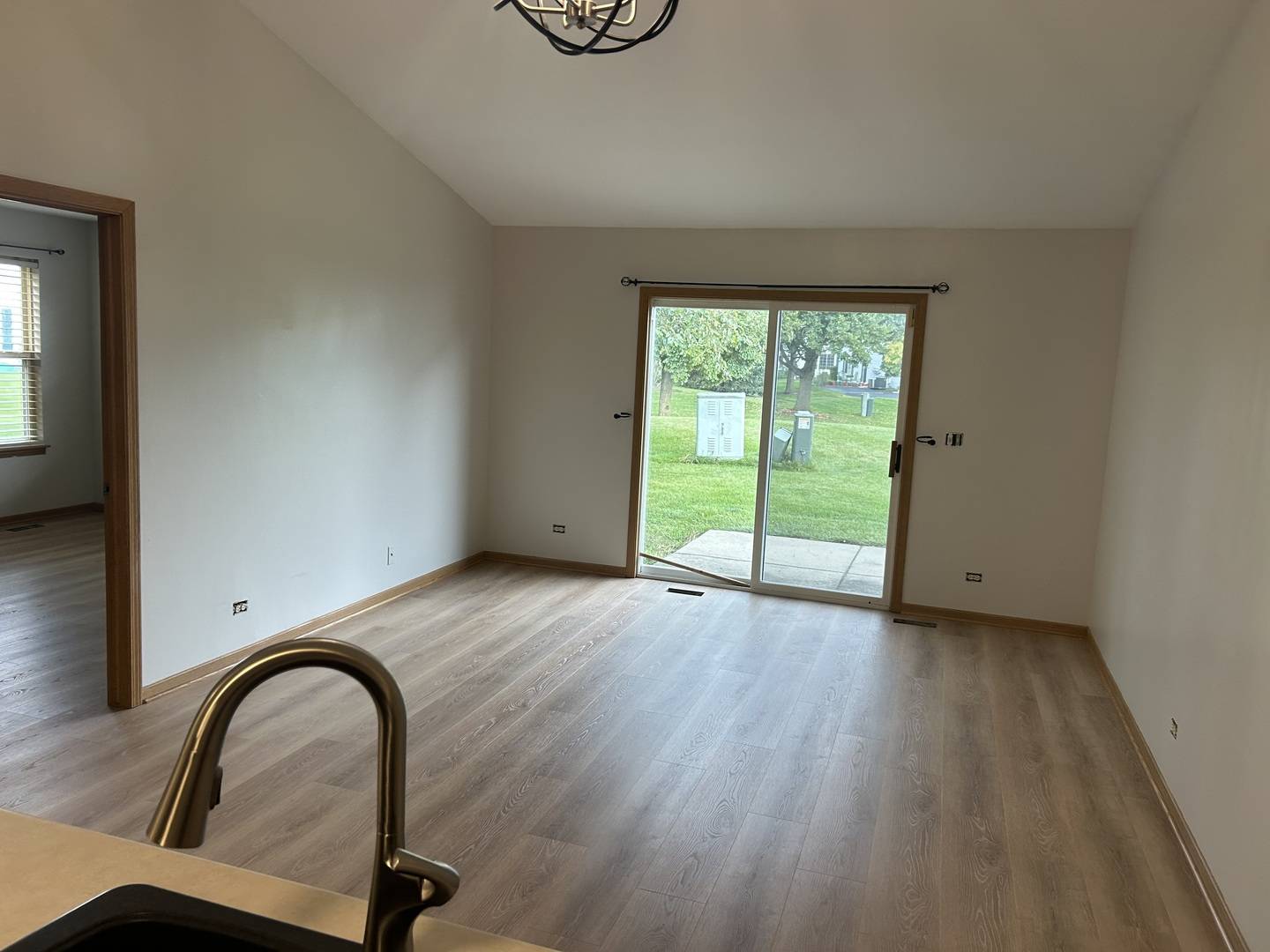 1308 Jenna DR #A, South Elgin, IL 60177