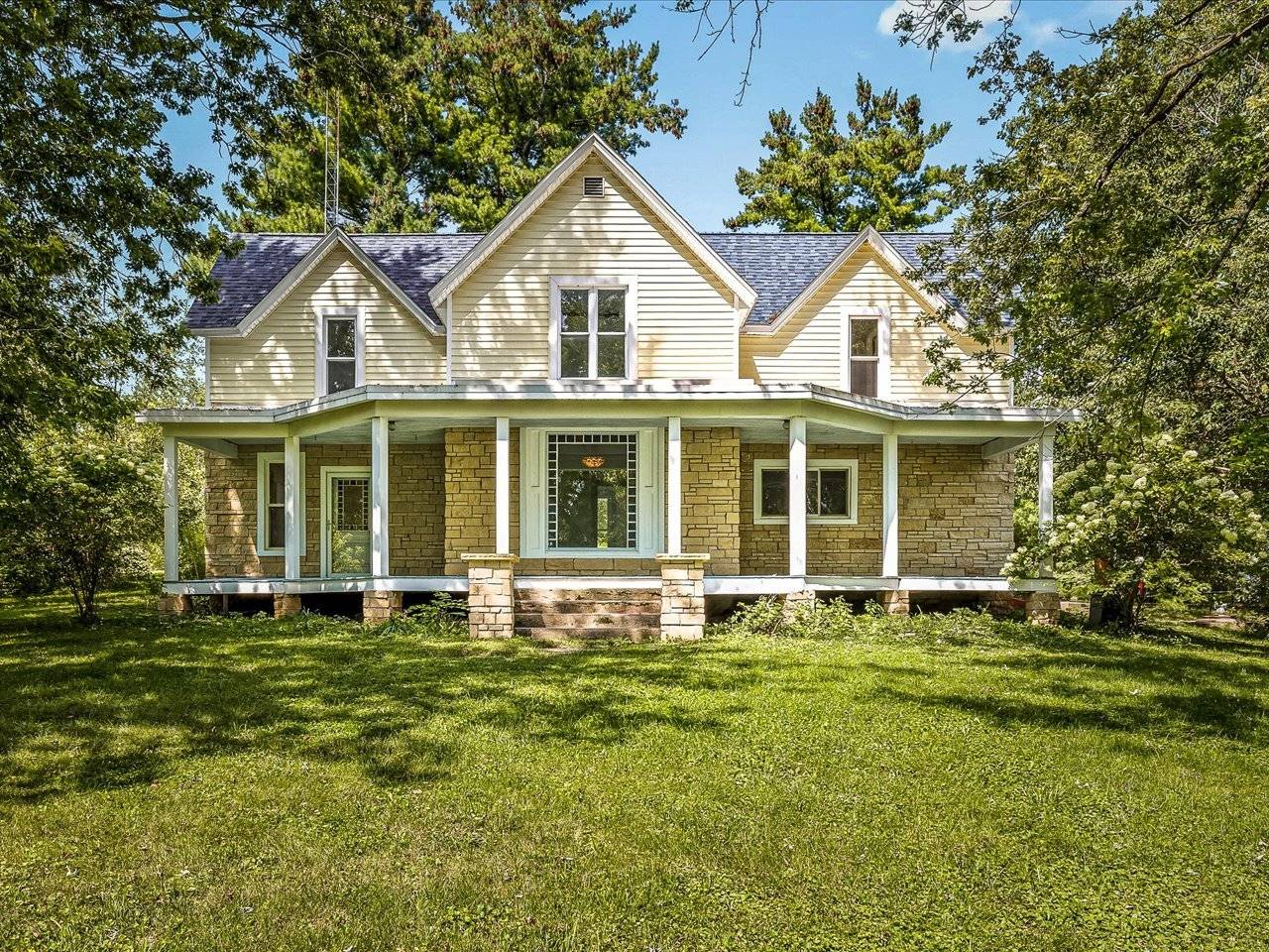 1112 W Saint James RD, Orangeville, IL 61060