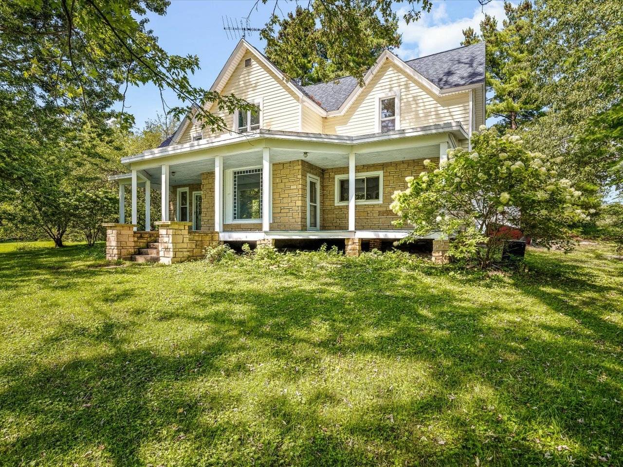 1112 W Saint James RD, Orangeville, IL 61060