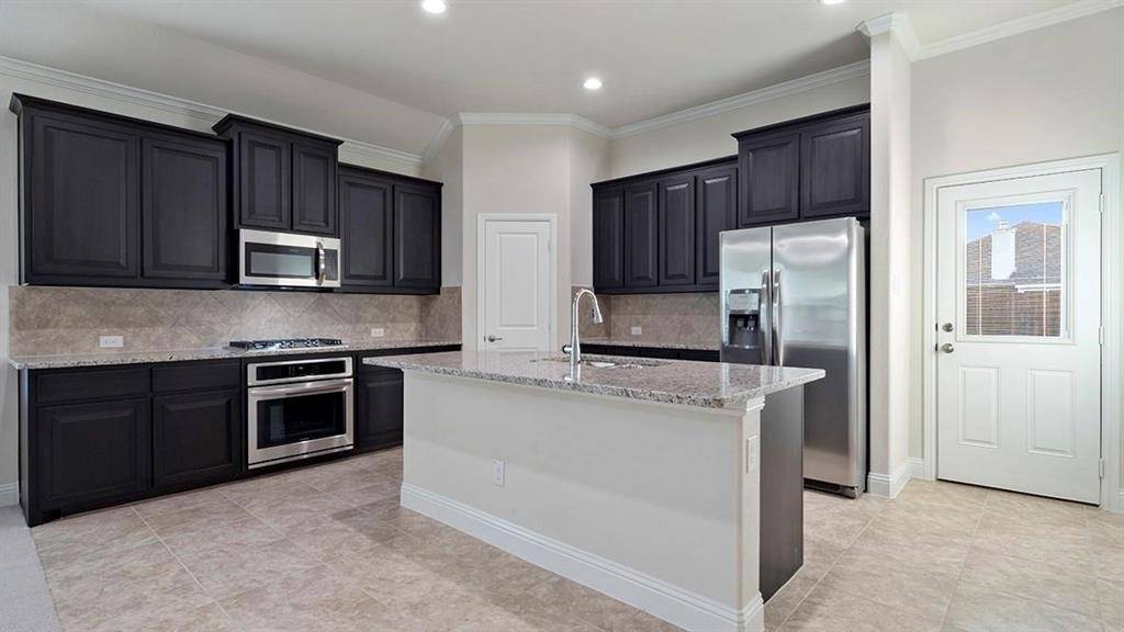 1006 Summer Grove Drive, Midlothian, TX 76065