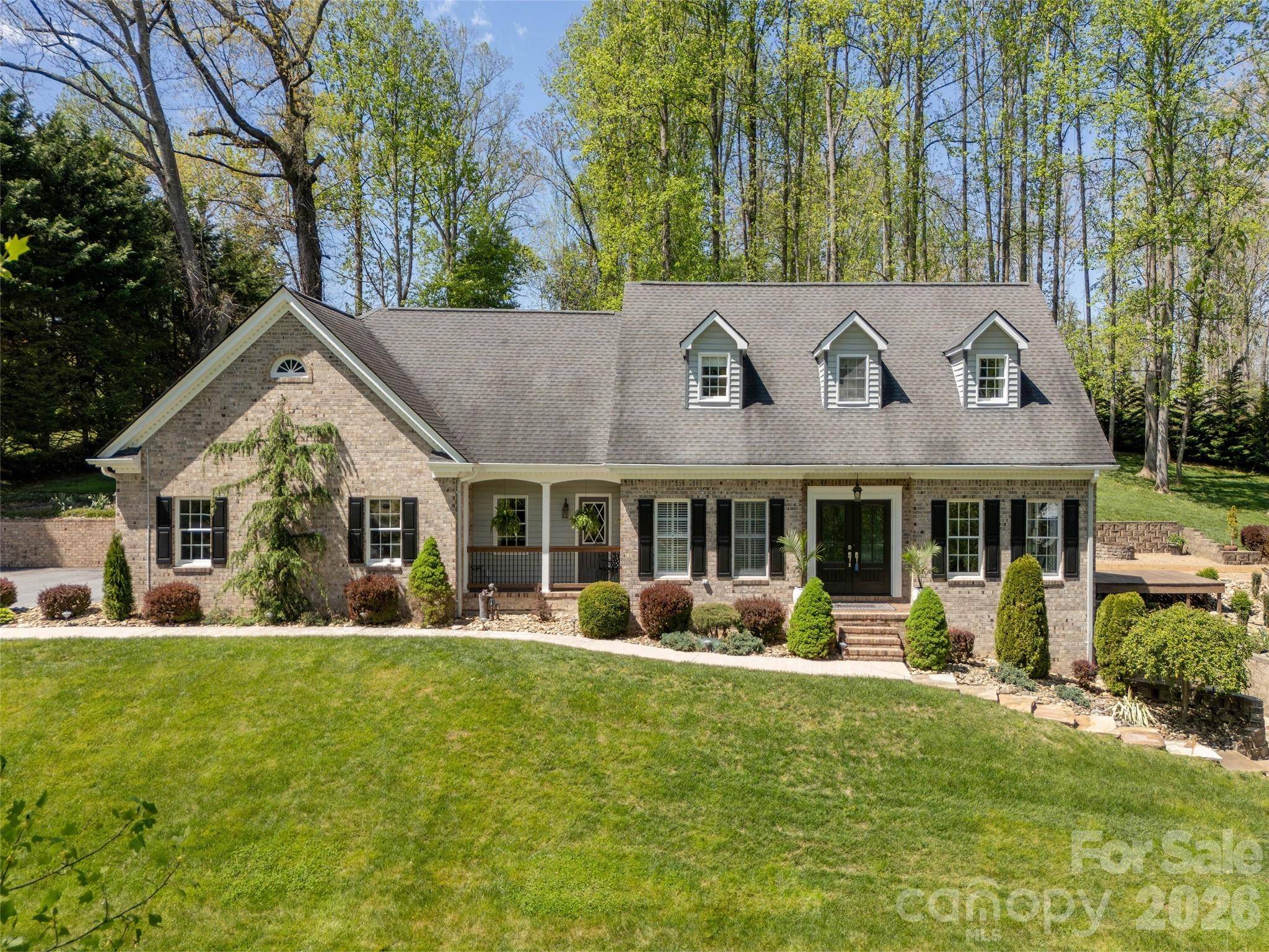 514 Whispering Hills DR, Hendersonville, NC 28792