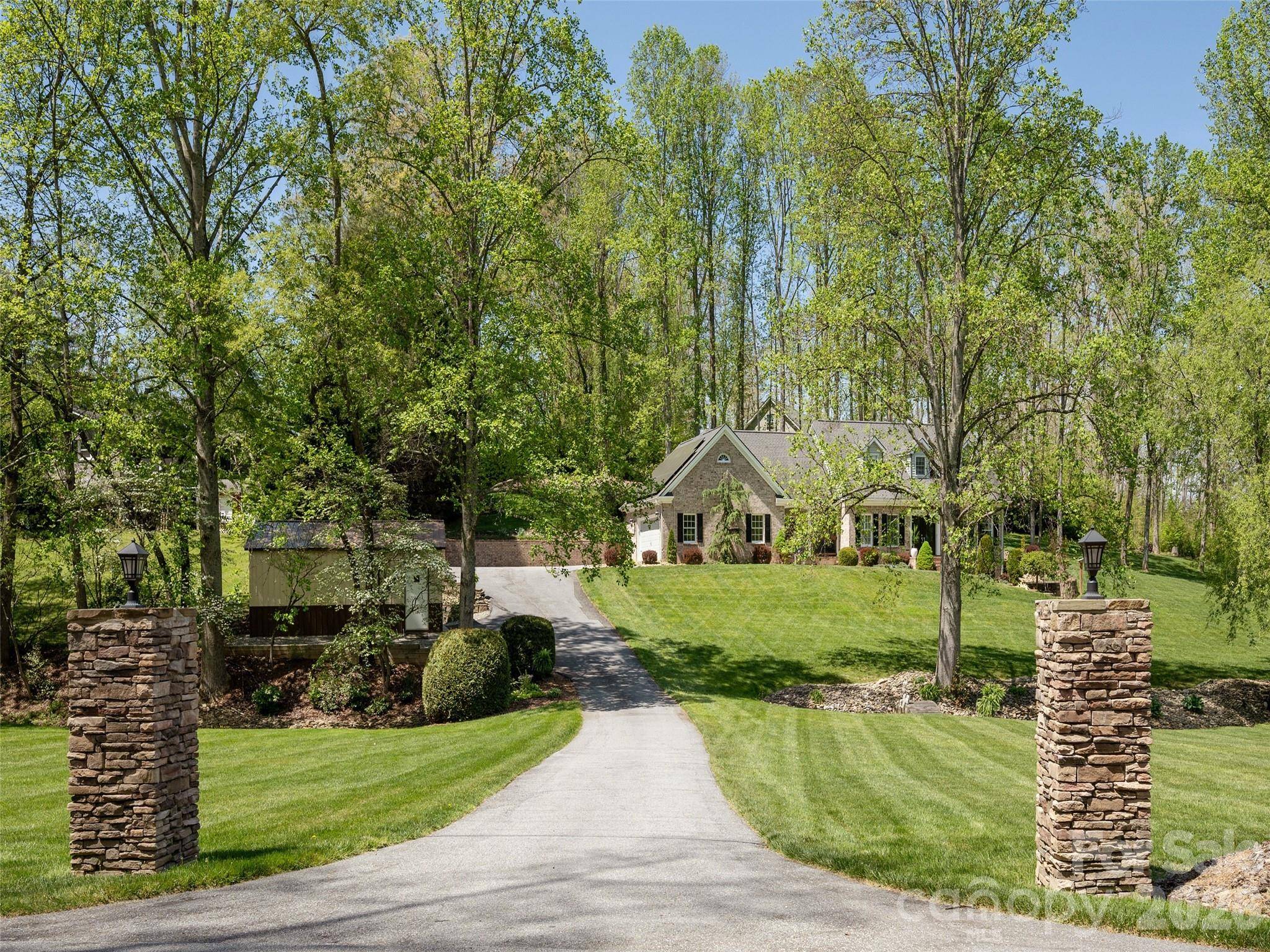 514 Whispering Hills DR, Hendersonville, NC 28792