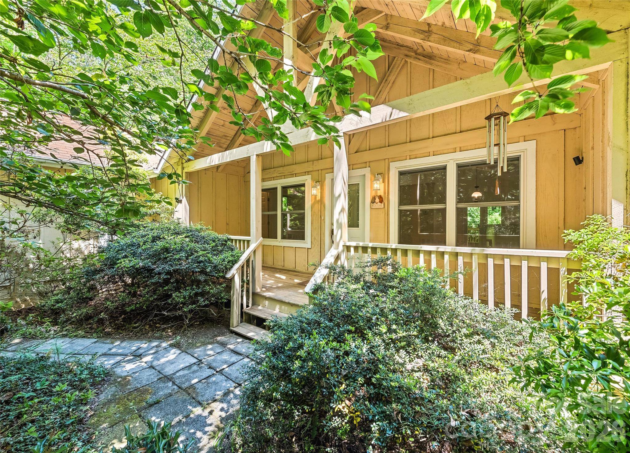 21 Winterview TRL, Hendersonville, NC 28739
