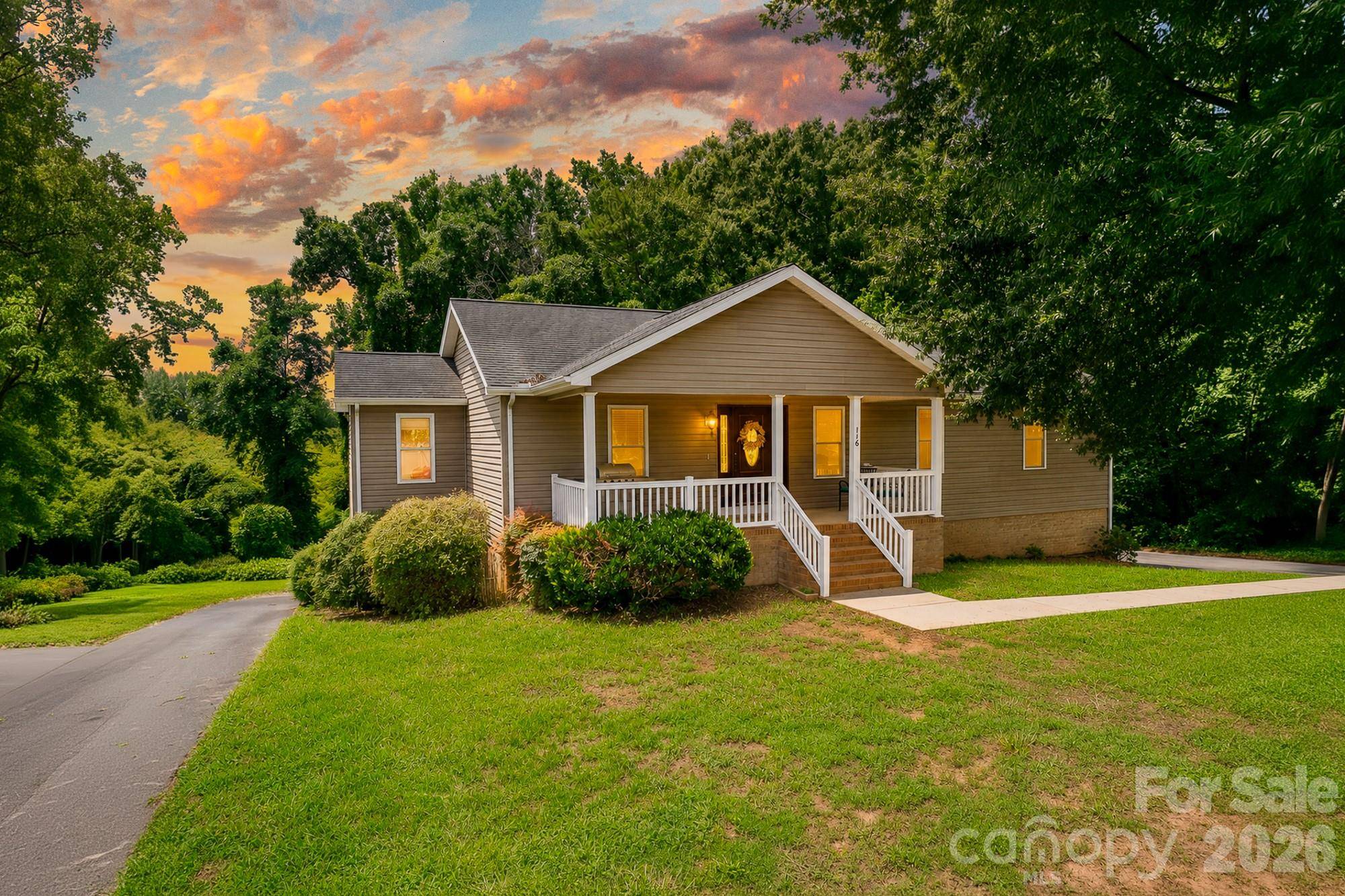 116 Brewer LN, Mooresville, NC 28115