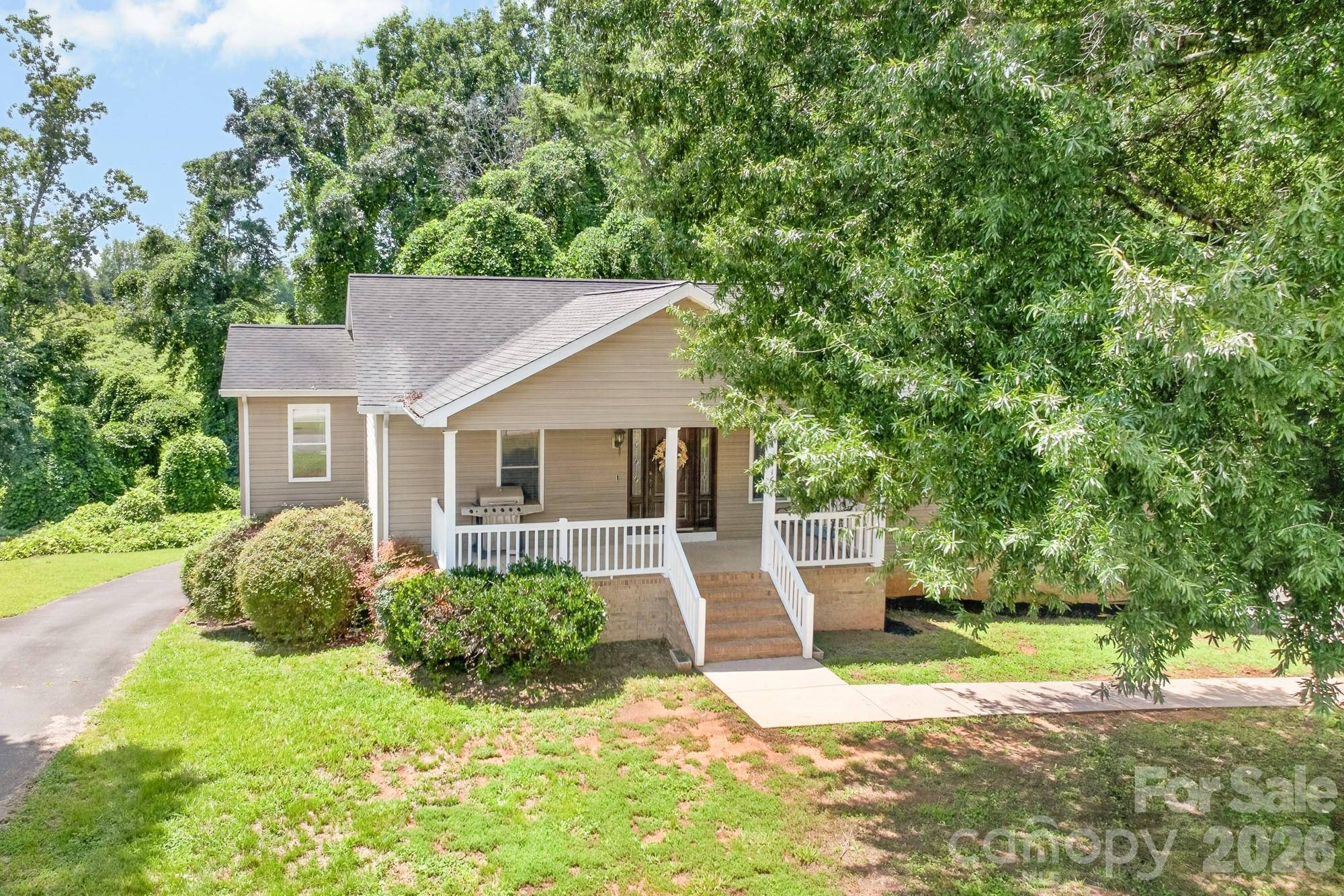 116 Brewer LN, Mooresville, NC 28115
