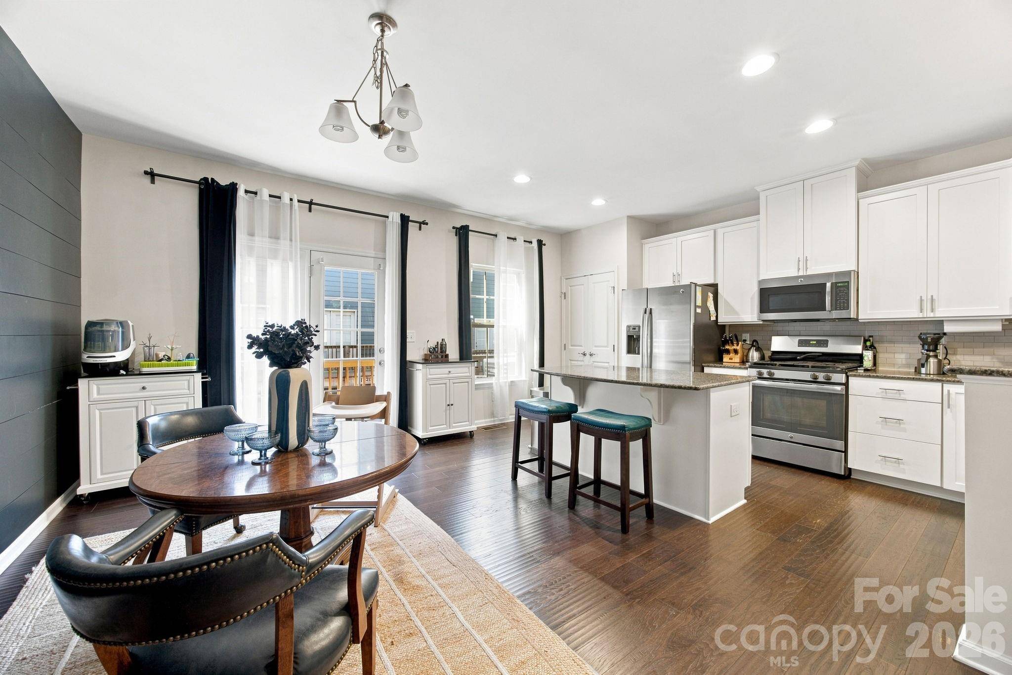 1321 Queen Lyon CT, Charlotte, NC 28205