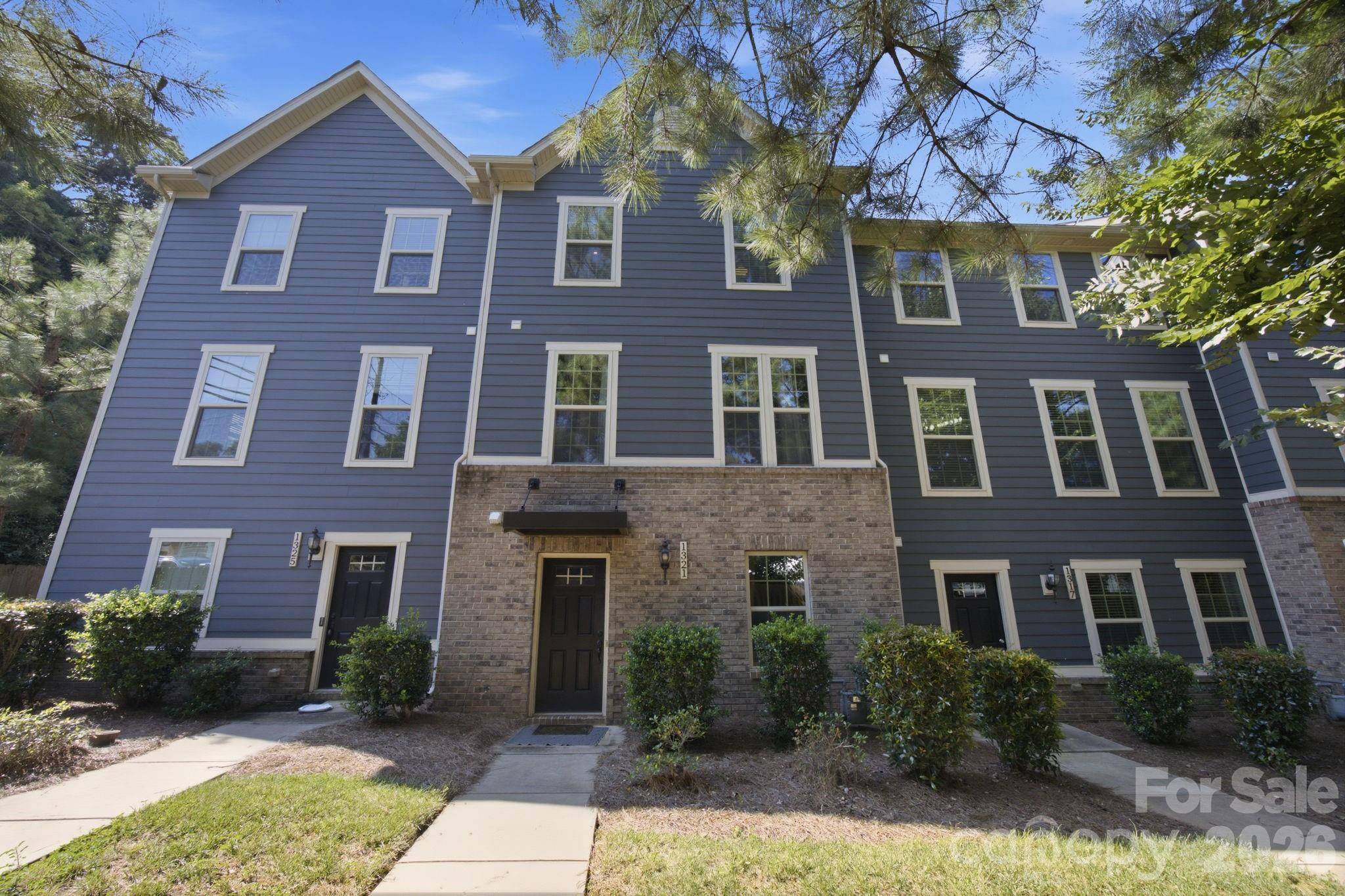 1321 Queen Lyon CT, Charlotte, NC 28205