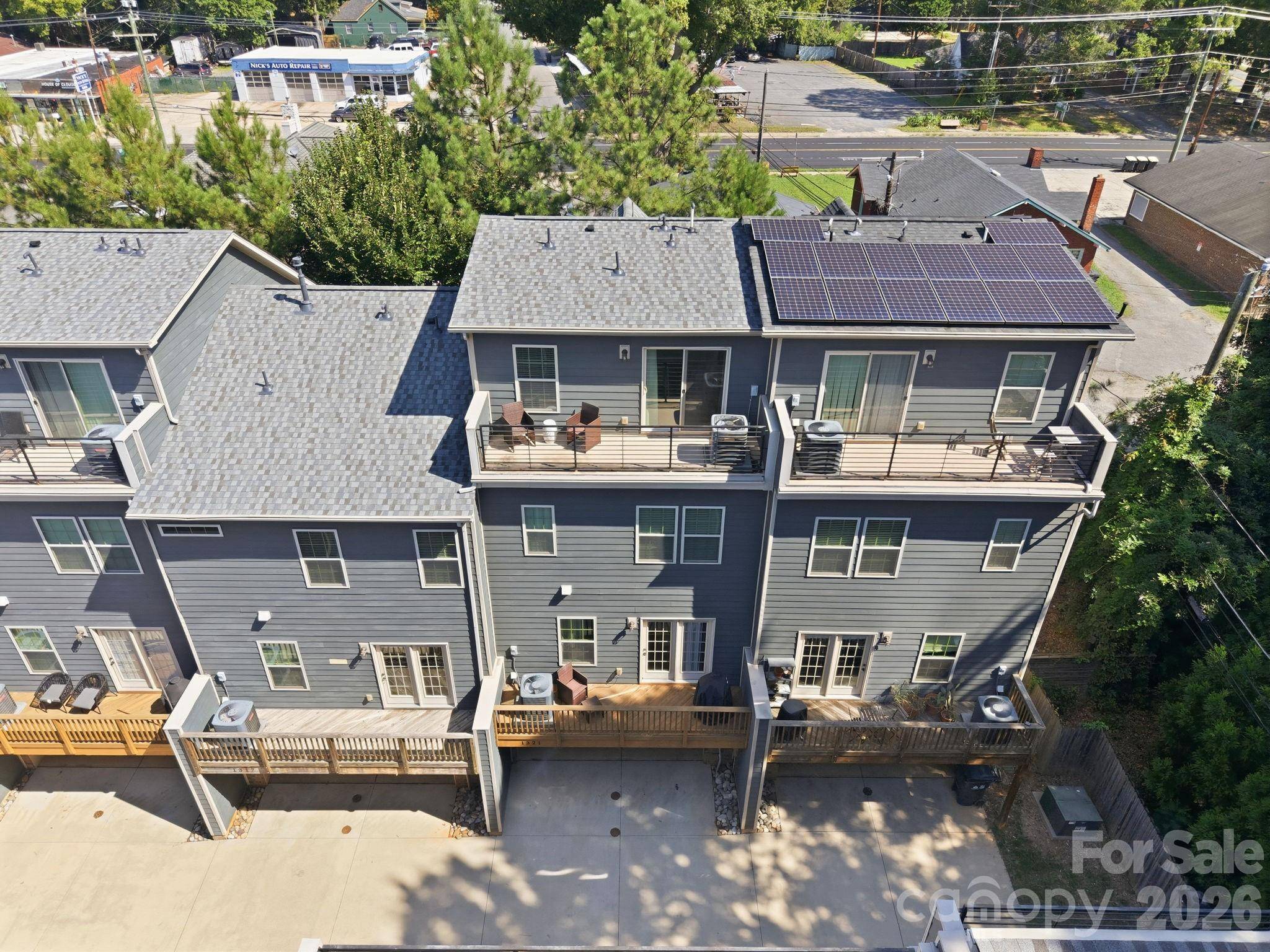 1321 Queen Lyon CT, Charlotte, NC 28205