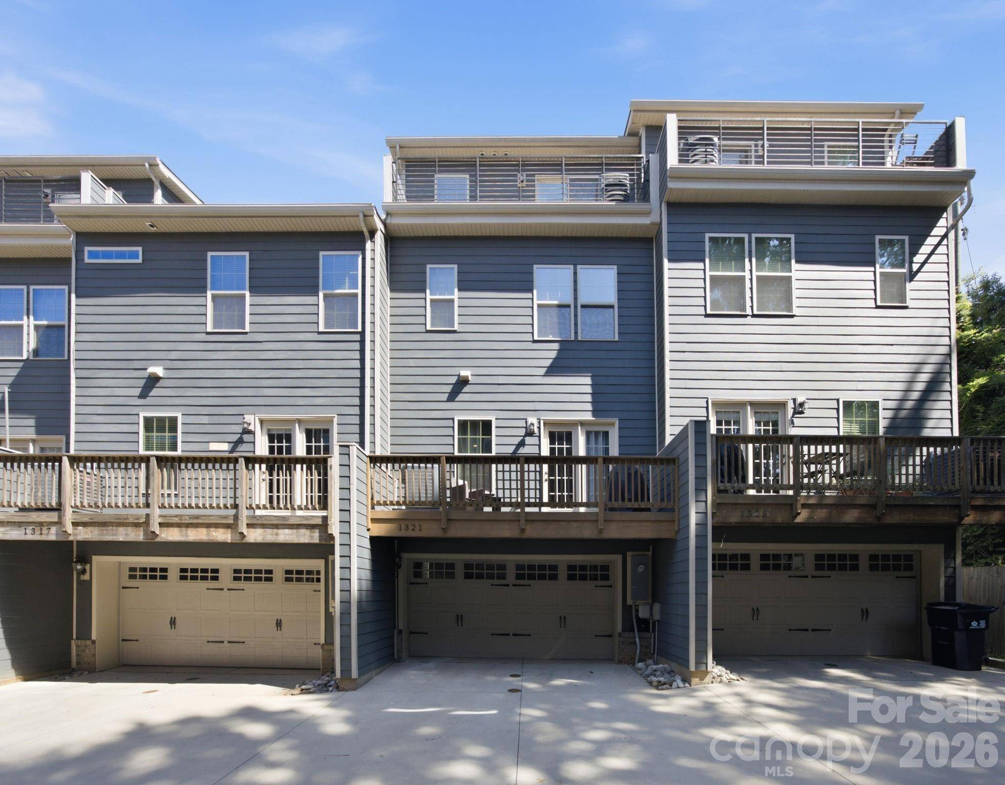 1321 Queen Lyon CT, Charlotte, NC 28205