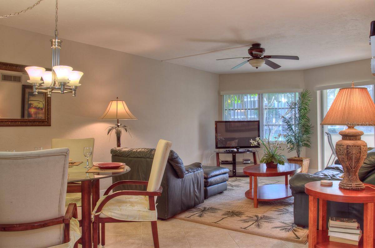 1250 N PORTOFINO DR #107MAR, Sarasota, FL 34242
