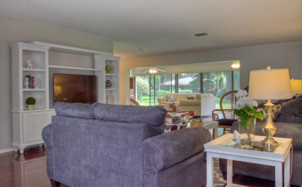 7093 FAIRWAY BEND LN, Sarasota, FL 34243
