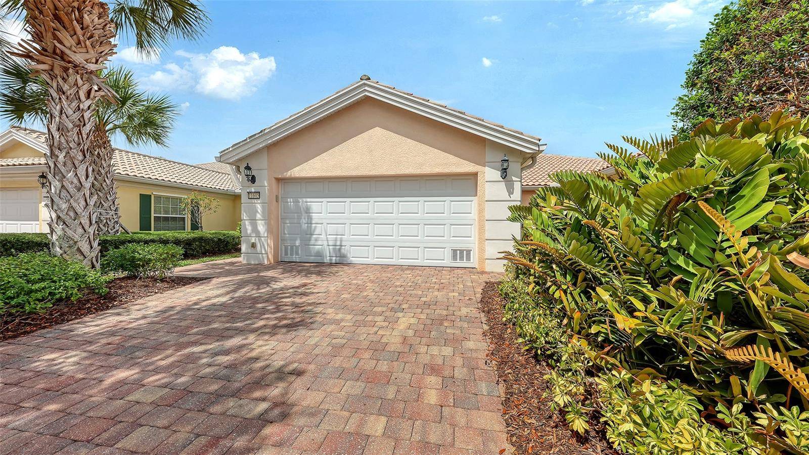 11605 GARESSIO LN, Sarasota, FL 34238