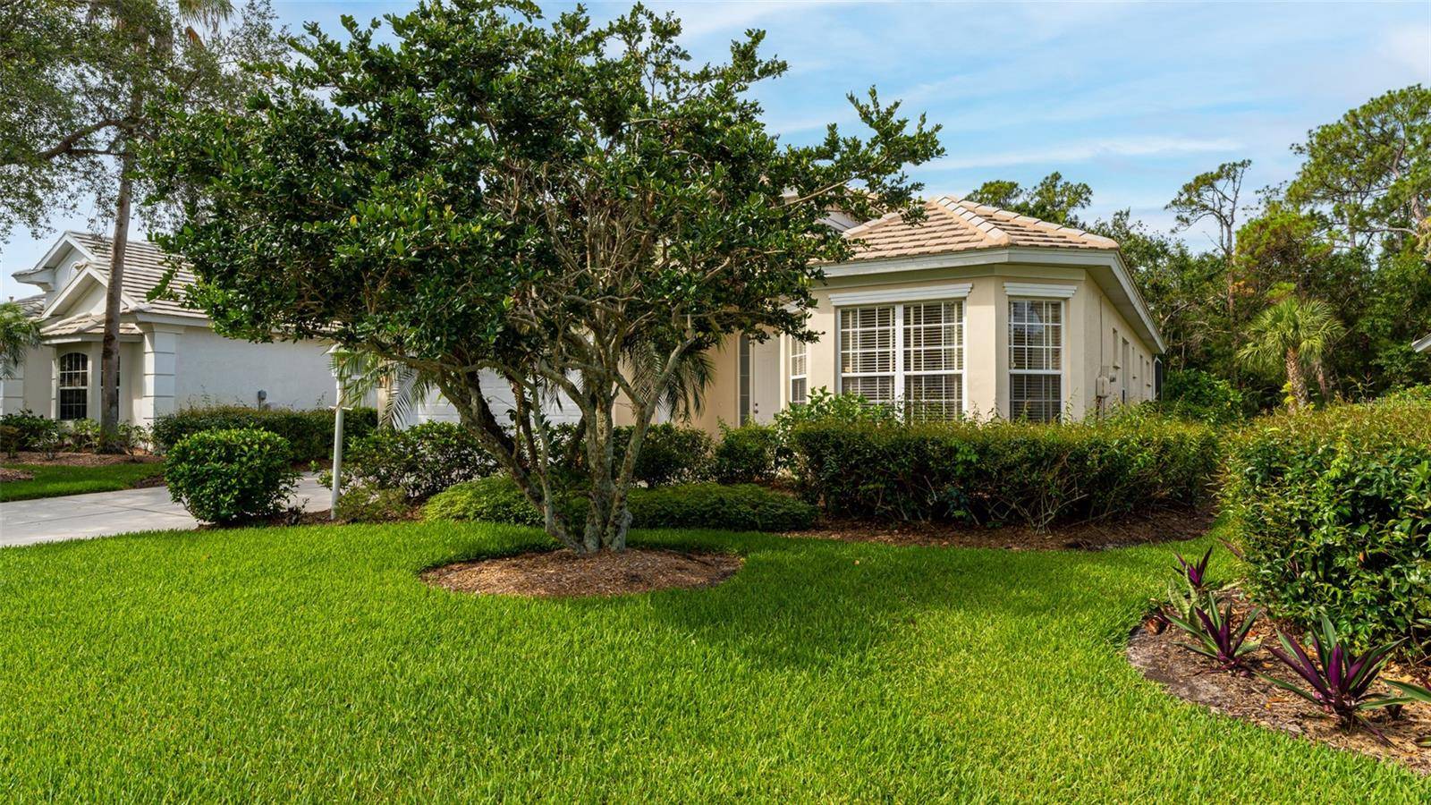 6920 LENNOX PL, University Park, FL 34201
