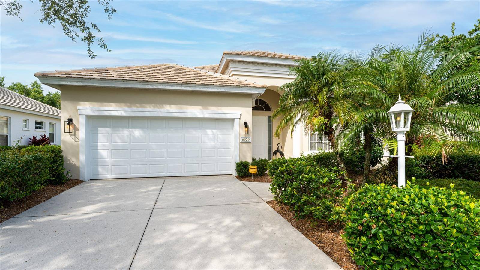 6920 LENNOX PL, University Park, FL 34201