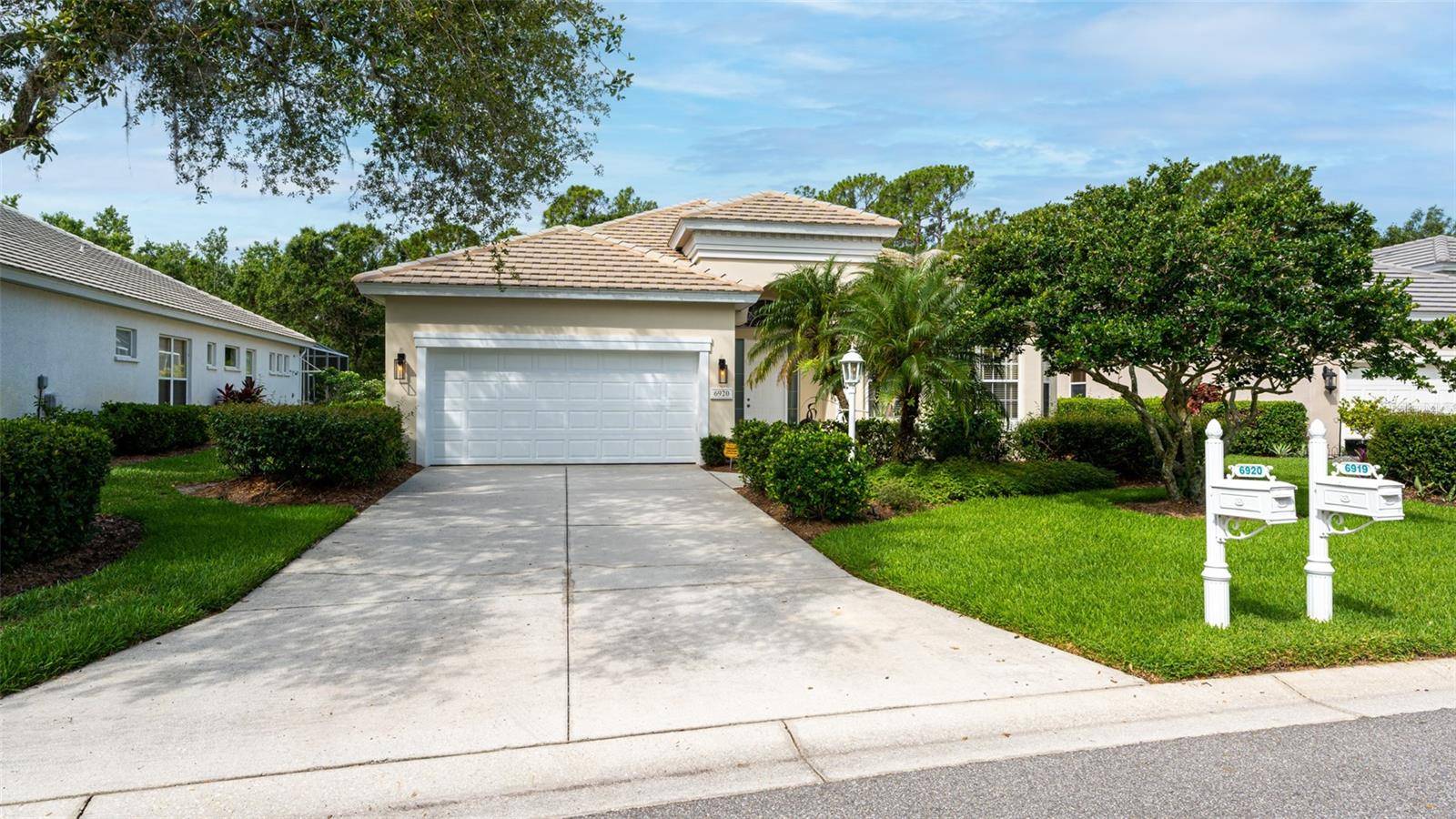 6920 LENNOX PL, University Park, FL 34201