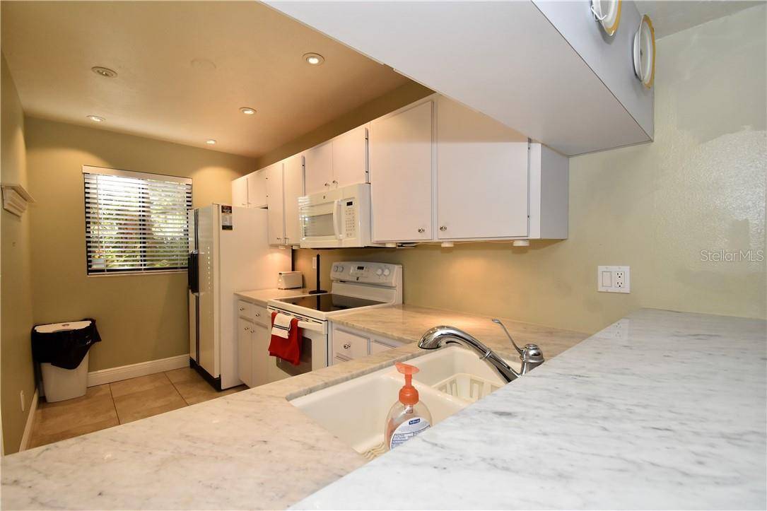 1716 GLENHOUSE DR #GL324, Sarasota, FL 34231