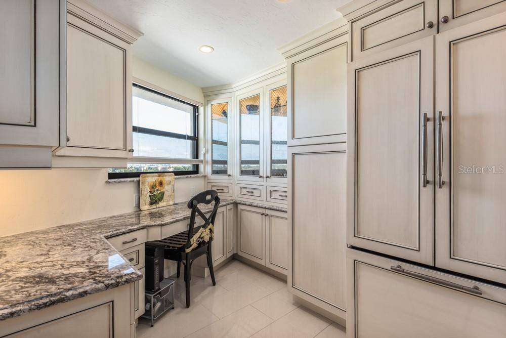 5770 MIDNIGHT PASS RD #605, Sarasota, FL 34242