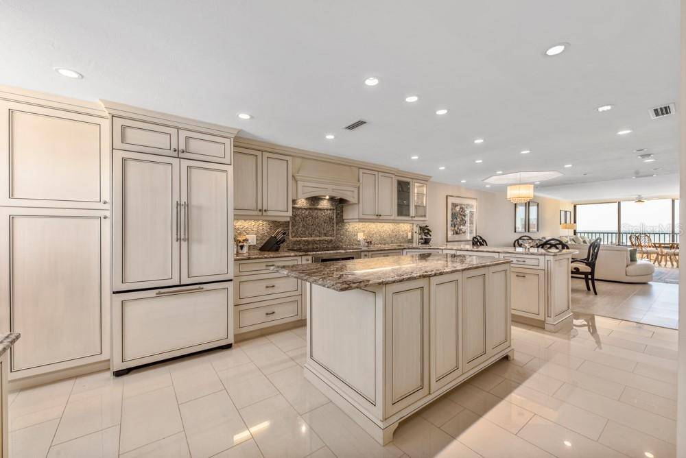 5770 MIDNIGHT PASS RD #605, Sarasota, FL 34242