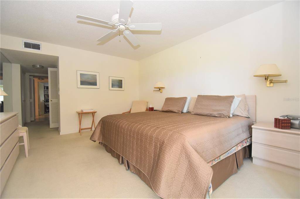 1526 PELICAN POINT DR #BA144, Sarasota, FL 34231