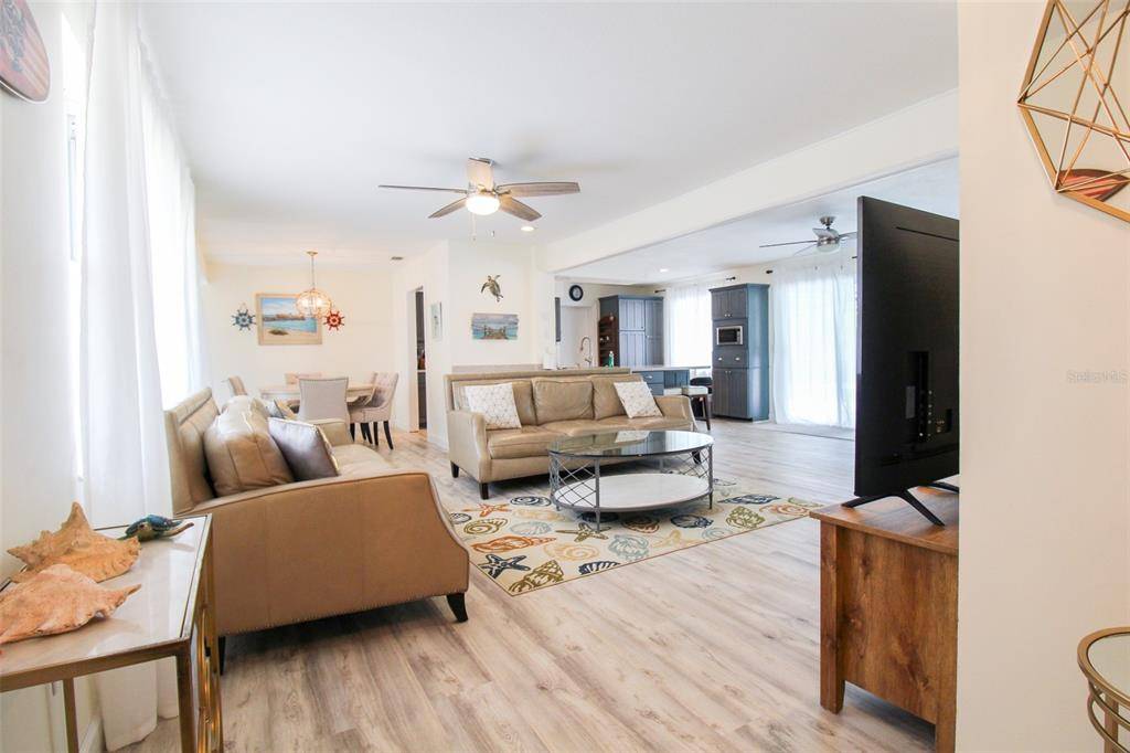 2232 PINE TER, Sarasota, FL 34231