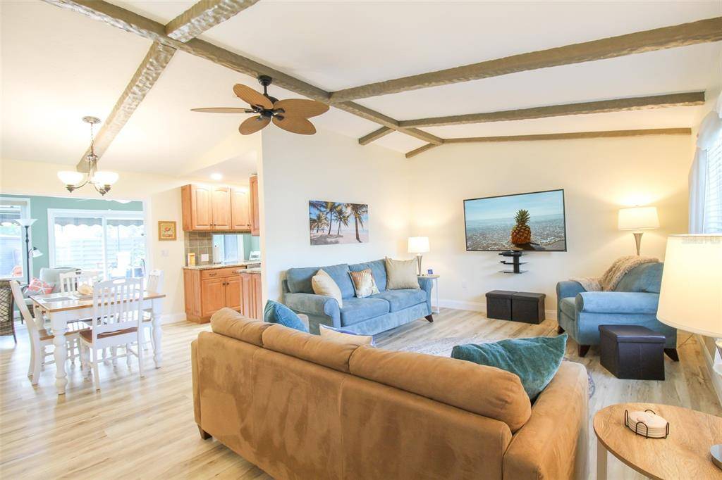 3852 GATEWOOD DR, Sarasota, FL 34232