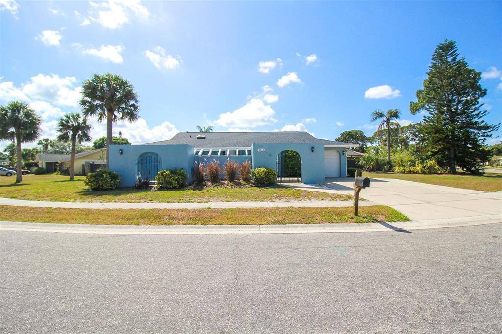 3852 GATEWOOD DR, Sarasota, FL 34232