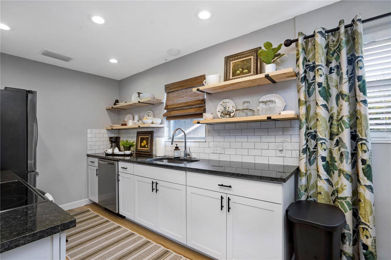 4705 HOLLINGSWORTH AVE, Sarasota, FL 34233
