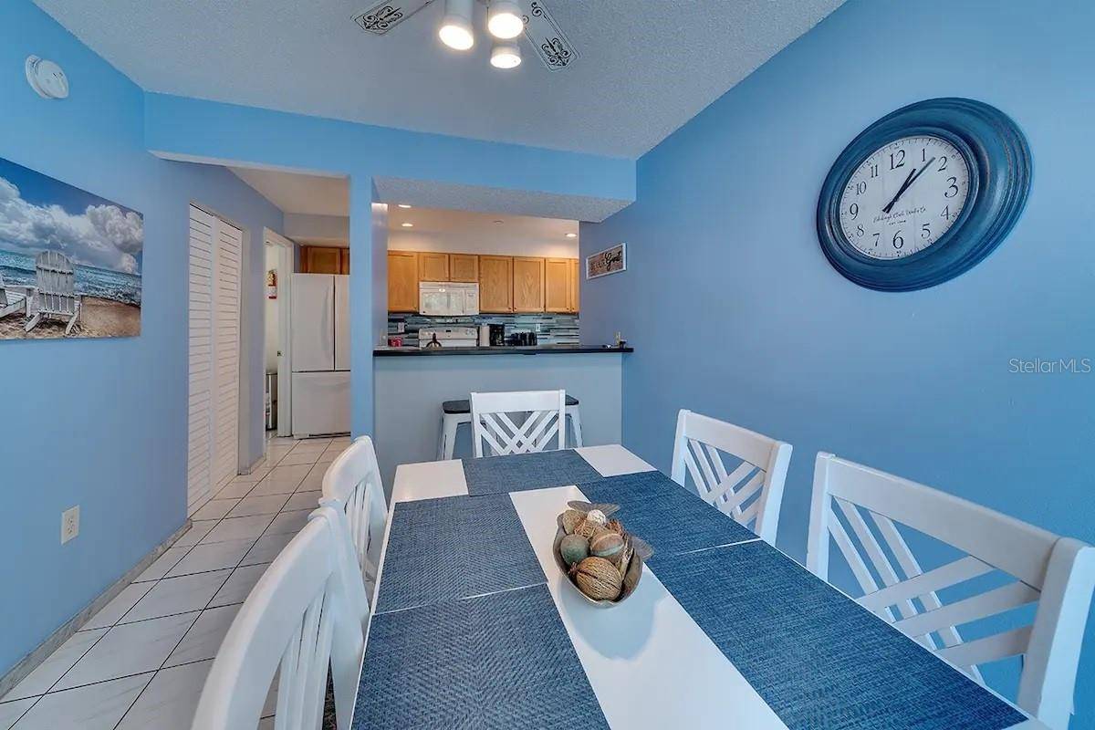 6157 MIDNIGHT PASS RD #D32, Sarasota, FL 34242