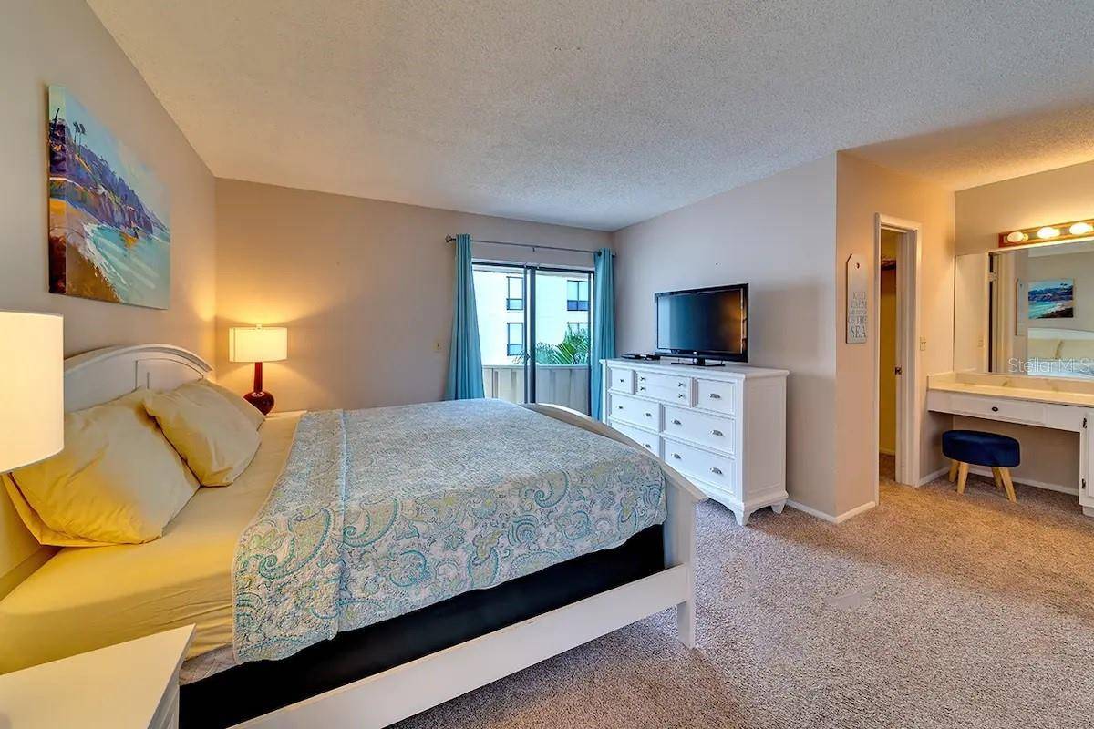 6157 MIDNIGHT PASS RD #D32, Sarasota, FL 34242