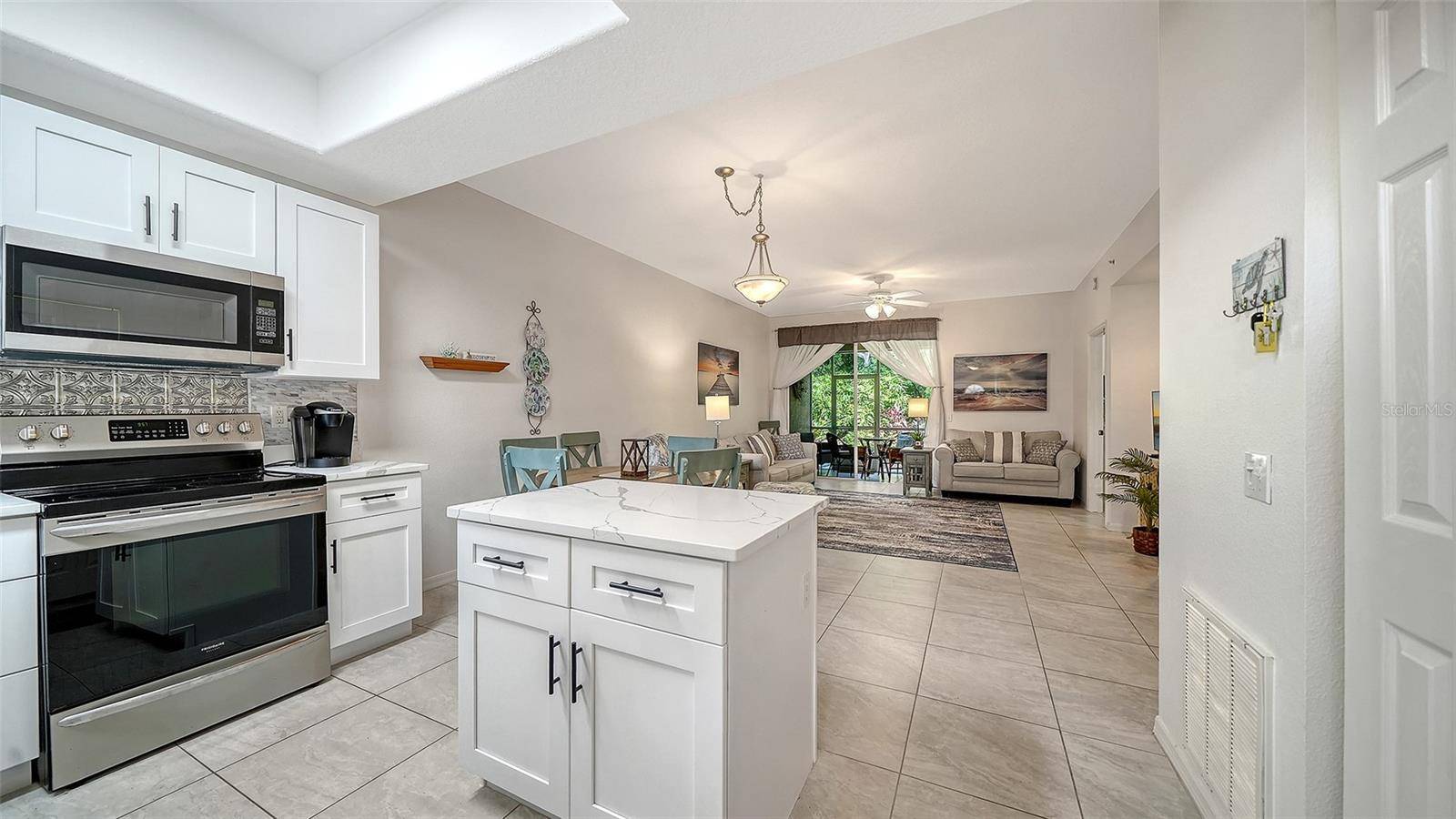 8375 GLENROSE WAY #211, Sarasota, FL 34238