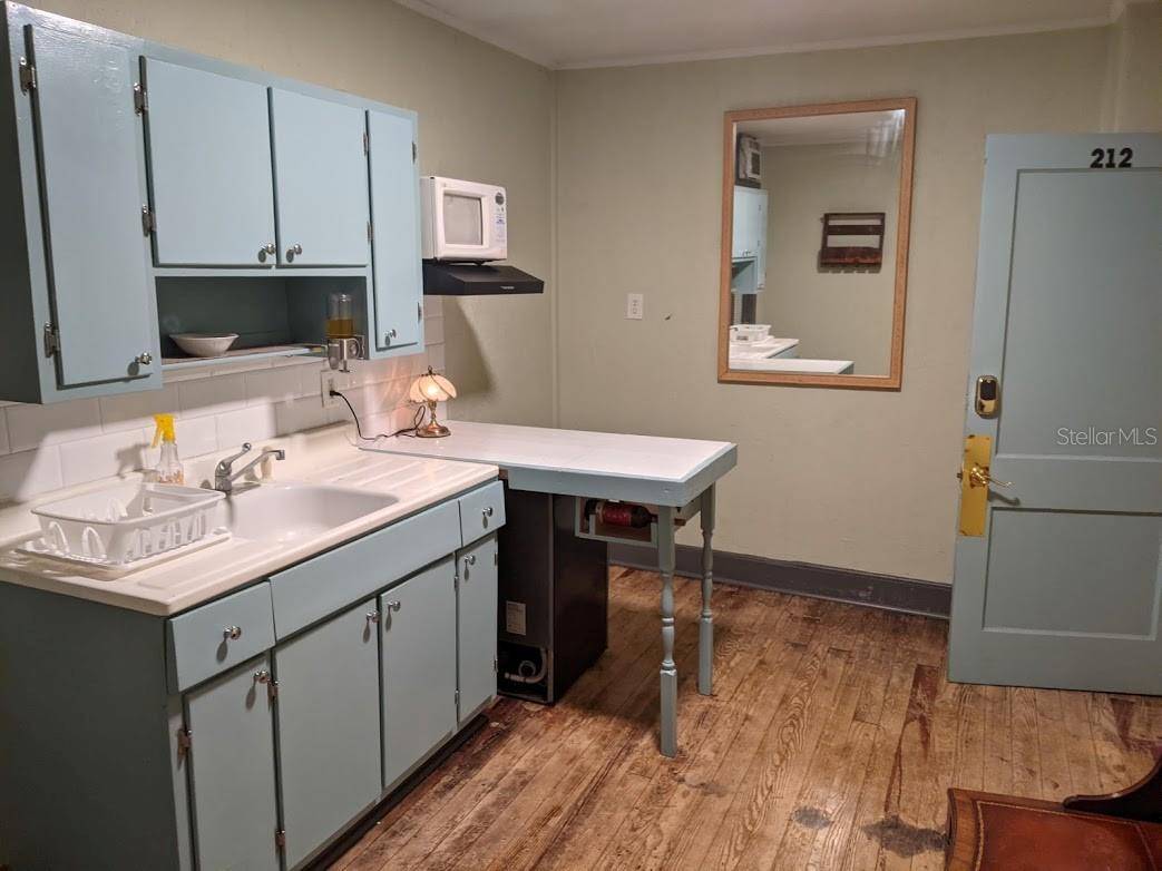 401 COLONIA LN E #13, Nokomis, FL 34275