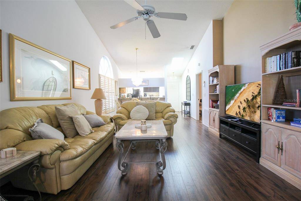 502 SANDERLING CIR, Bradenton, FL 34209