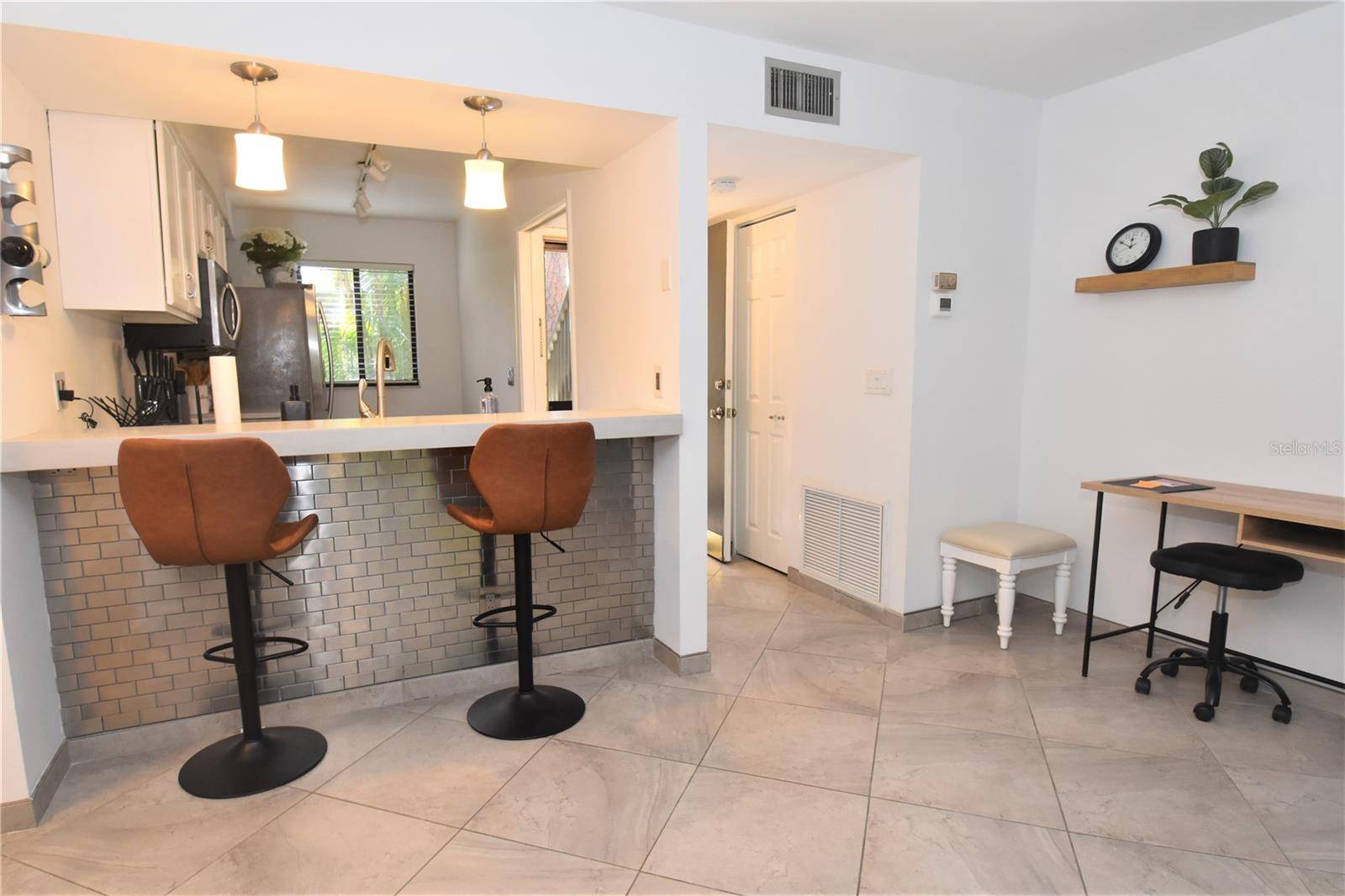 1716 GLENHOUSE DR #GL323, Sarasota, FL 34231