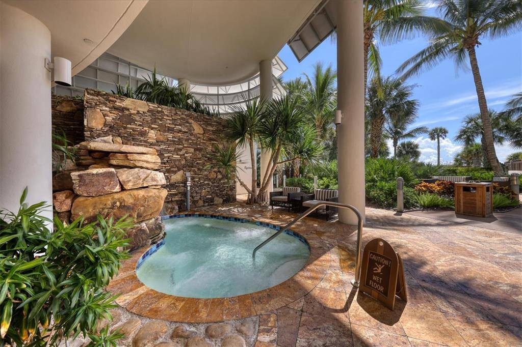 915 SEASIDE DR #512, Sarasota, FL 34242