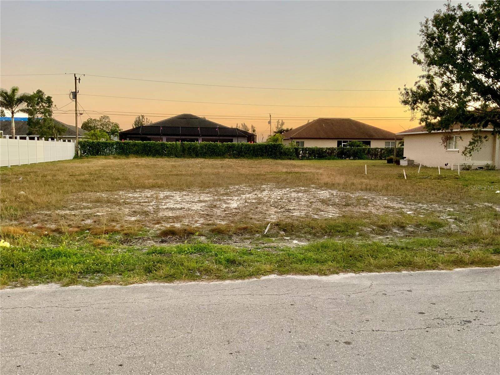 312 SE 19TH LN, Cape Coral, FL 33990