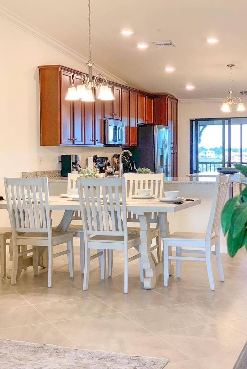 5710 PALMER CIR #202, Bradenton, FL 34211