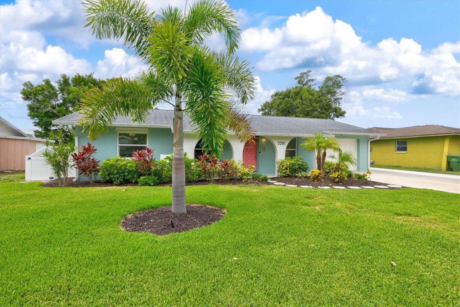 3210 WOOD ST, Sarasota, FL 34237