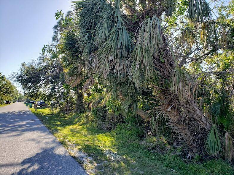 928 TROPICAL AVE NW, Port Charlotte, FL 33948