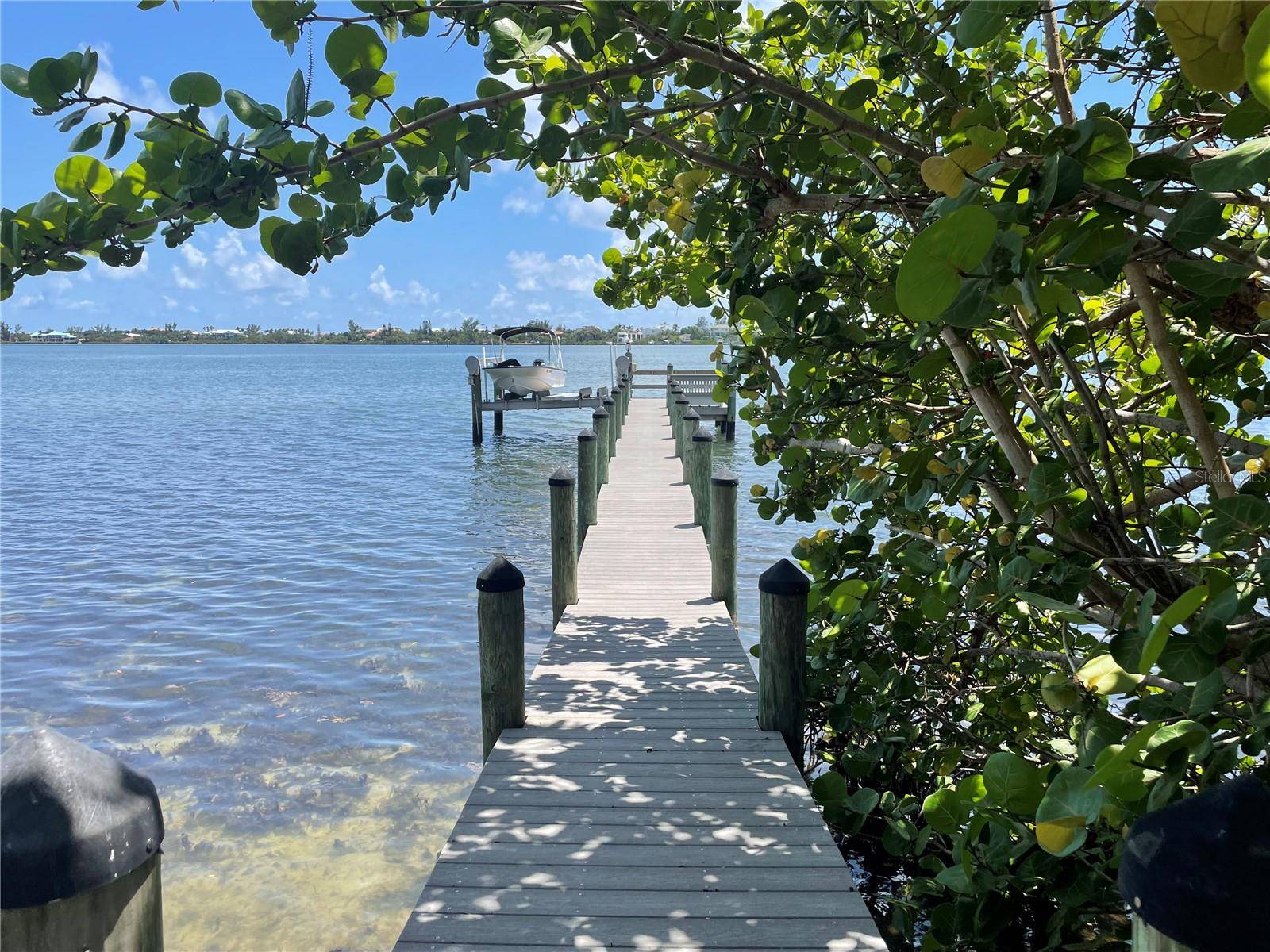 421 WATERSIDE LN, Nokomis, FL 34275
