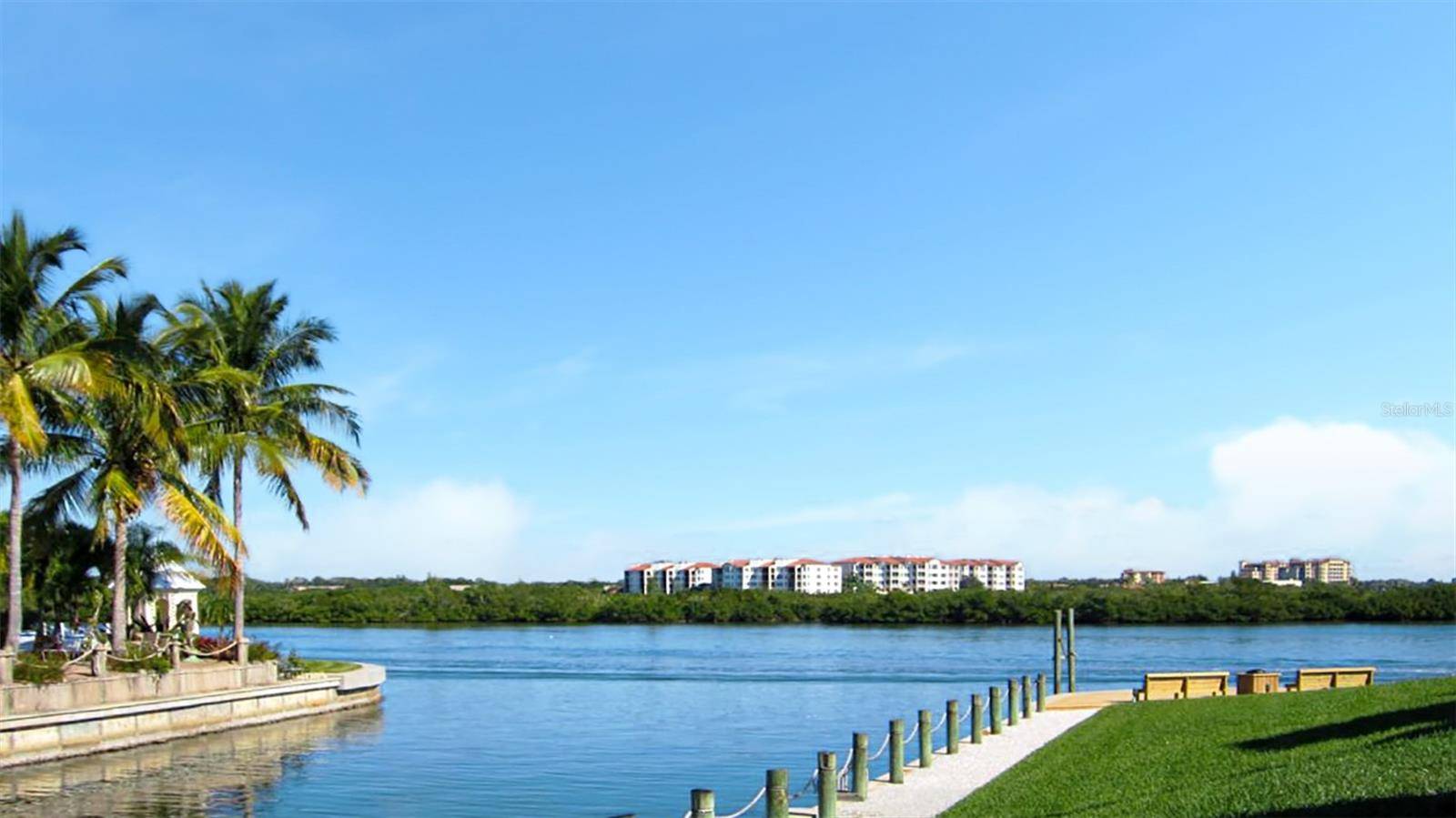 1351 SIESTA BAYSIDE DR #1351-D, Sarasota, FL 34242