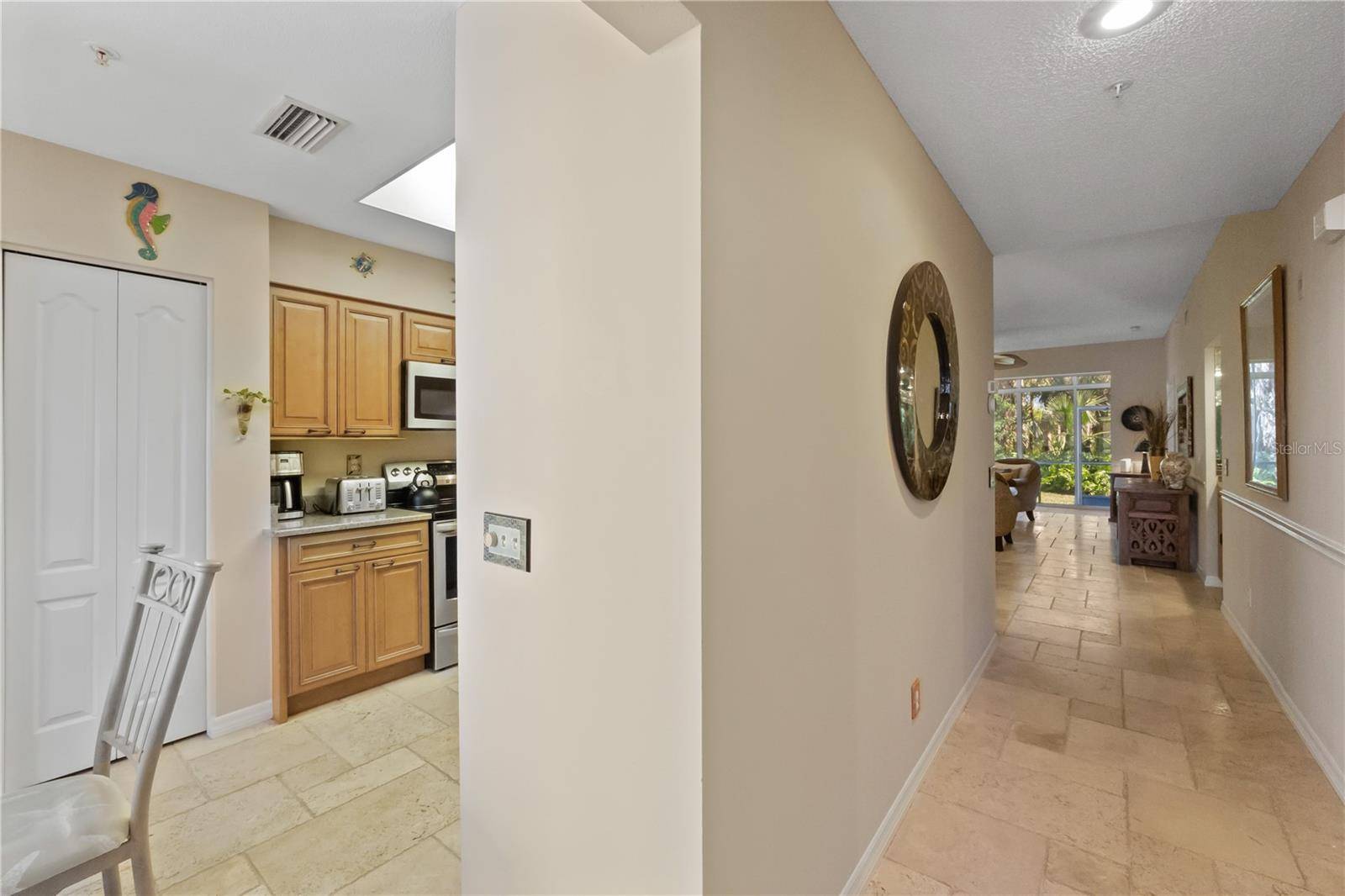 9611 CASTLE POINT DR #915, Sarasota, FL 34238