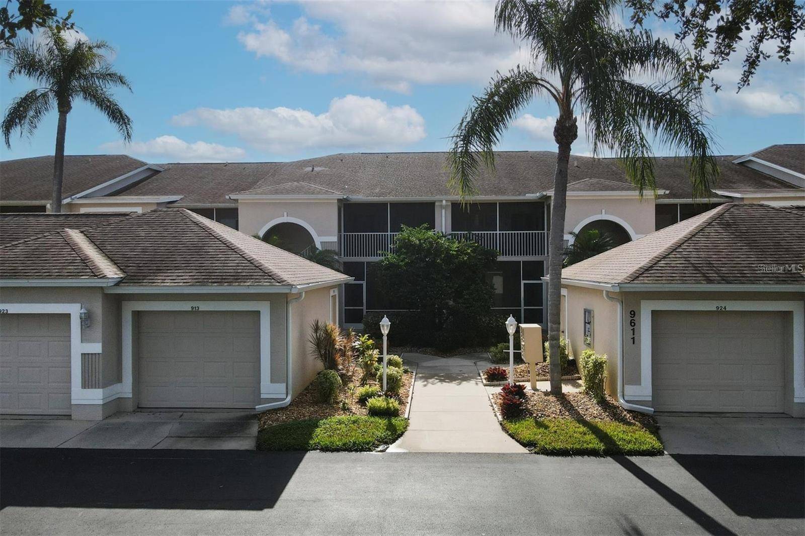 9611 CASTLE POINT DR #915, Sarasota, FL 34238