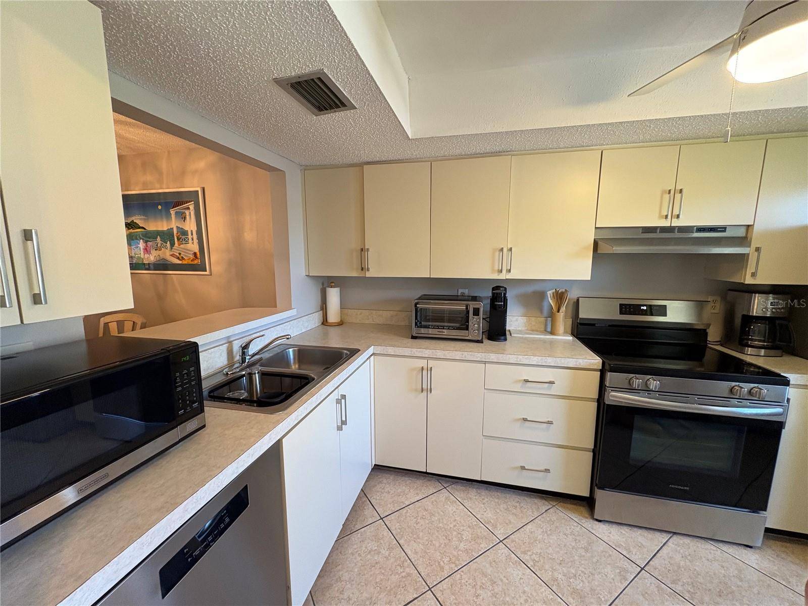 2666 WOODGATE LN #D-1, Sarasota, FL 34231