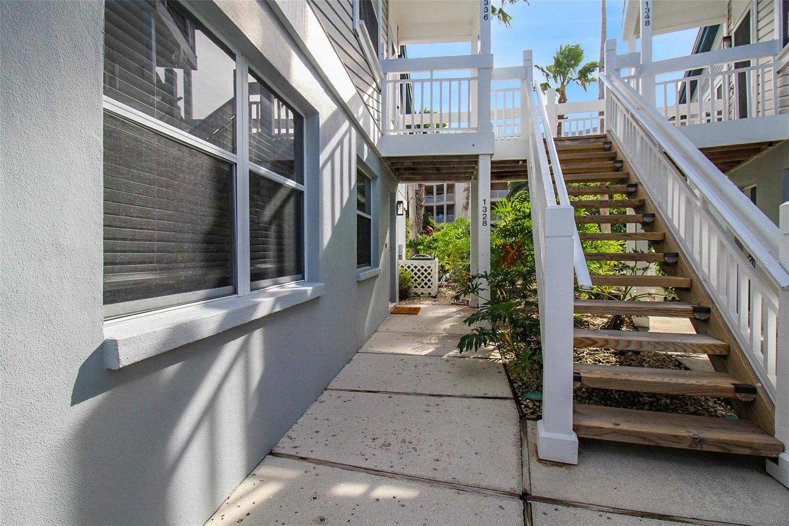1328 SIESTA BAYSIDE DR #1328-C, Sarasota, FL 34242
