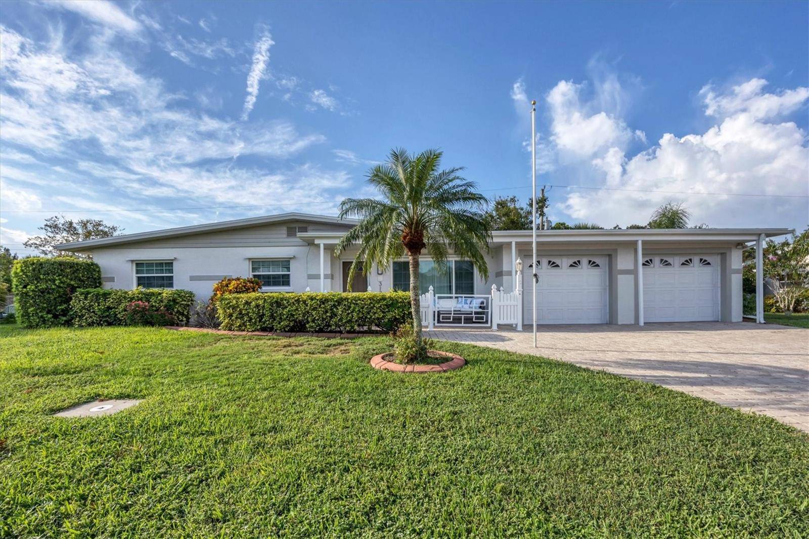 3126 BOUGAINVILLEA ST, Sarasota, FL 34239