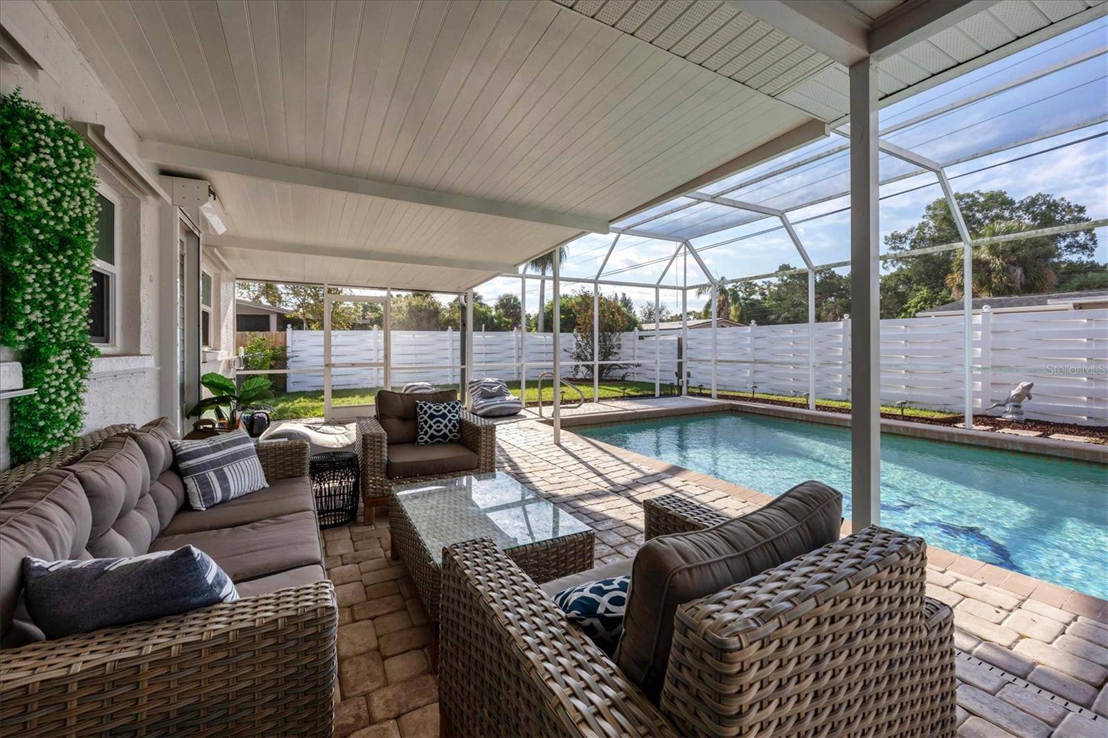 3126 BOUGAINVILLEA ST, Sarasota, FL 34239