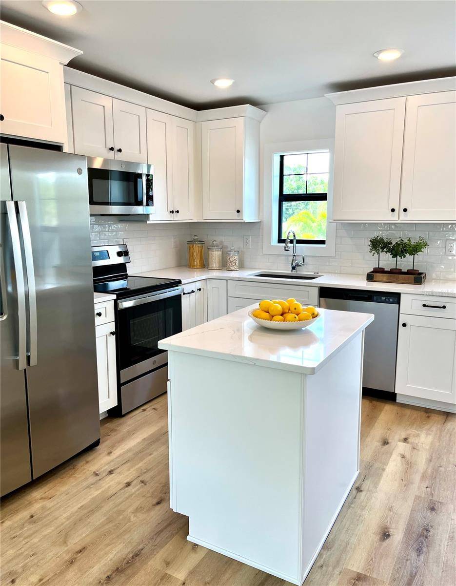 806 S JEFFERSON AVE ##1, Sarasota, FL 34237